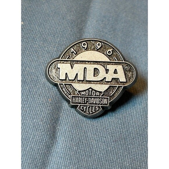 Harley Davidson Vest / Hat Pin 1996 MDA Muscular Dystrophy Association Vintage - Picture 1 of 3